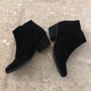 Blondo waterproof size 8.5 suede booties